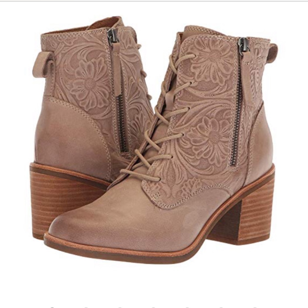Sofft Sondra light taupe boot.